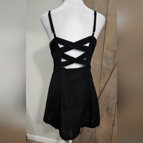 URBAN OUTFITTERS UO Button-Down Strappy Back Linen Dress. Black. Size XS - Picture 13 of 13